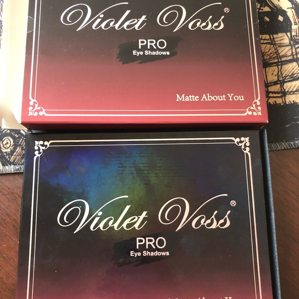 Violet Voss eyeshadow palette